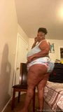 Solo, ssbbw noire d'ébène, twerking et secouant des seins énormes snapshot 1