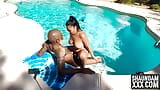 Asiática Krystal Davis y Shaundam haciendo sexo en la piscina al aire libre snapshot 12