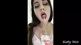 Bermain dengan air liur, meludah, ngiler menetes | xHamster