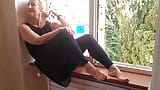 Зрелая блондинка жена занимается сексом в колготках в любительском видео snapshot 4