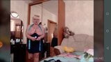 Blonde Oma, mega schlaffe Titten snapshot 4