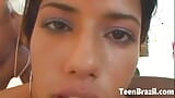 Ragazza teenager brasiliana in trio hardcore interrazziale snapshot 9