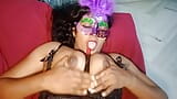 Красива індійська сексуальна тітонька займається самостійним сексом у чорній сукні... Повне відео... snapshot 7