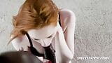 Private.com - गर्म लाल बालों वाली एला ह्यूजेस दूध एक आबनूस शाफ्ट! snapshot 3