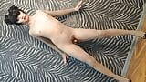 Transsexuelle danse dans des collants sexy snapshot 3