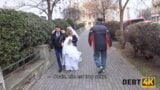 Debt4k. El cobrador de deudas se folla a la novia en vestido blanco snapshot 3