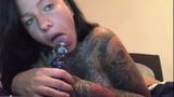 Tattoo Girl mit dicken Titten snapshot 1