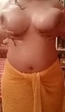 Engrasando mis enormes tetas snapshot 11