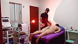 UNE CLIENTE DE MON SPA S’EXHIBE ET BAISE AVEC UNE MASSEUSE snapshot 4