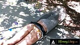 El niño de mamá - milf apilada es follada duro por su jardinero dotado pervertido mientras está atrapado en una valla snapshot 4