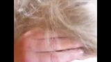 Blonde Oma lutscht Schwanz und schluckt Sperma snapshot 4