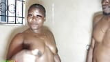 Черный толстый член показывает ей некоторое уважение в ванной snapshot 7