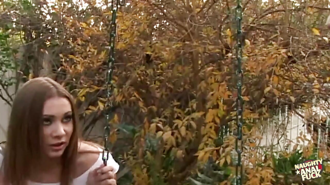Letting a stranger use her phone ends with the brunette cutie having her tushy stretched