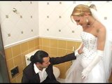 Novia travesti se folla al mejor hombre antes de la boda snapshot 3