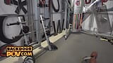 POV - A fitt szőke Marilyn Crystal baszása az edzőteremben snapshot 1