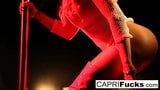 Sexy Stripperin Capri fickt einen hungrigen Kunden snapshot 4