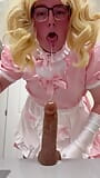 Sissy Kyle suger sperma av en dildo snapshot 1