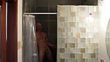 Une caméra nuru surprend une adolescente mignonne en train de se faire baiser sous la douche snapshot 9