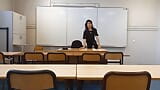 Student Twink Jon Arteen idzie do szkoły, aby zrobić seksowny taniec przed striptizem na biurku nauczyciela w klasie snapshot 11
