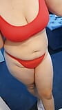 Une belle-mère se fait changer en lingerie rouge sexy devant son beau-fils snapshot 2