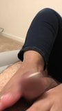 Ébène à la peau claire, footjob tardif snapshot 6