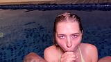 Süßer Blowjob im öffentlichen Schwimmbad. Sperma auf die Haare von Californiababe snapshot 10