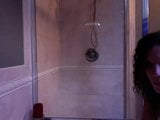 Tgirl amateur nue sous la douche snapshot 8