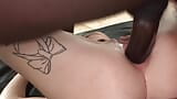 Une adolescente allemande tatouée sent une grosse bite noire chargée au fond de son trou du cul snapshot 18