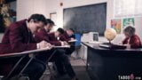 Zatrzymanie, studenci w gangbangu z cycatą nauczycielką Dee Williams snapshot 3