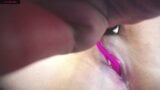 Latina con lindas trenzas escupe en grandes tetas y se masturba snapshot 8