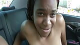 Ebony Honey trekt snel haar roze jurk uit en neukt haar blanke man snapshot 10