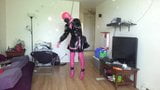 Sissy-Zimmermädchen, Selbst-Bondage ist schief gegangen snapshot 4