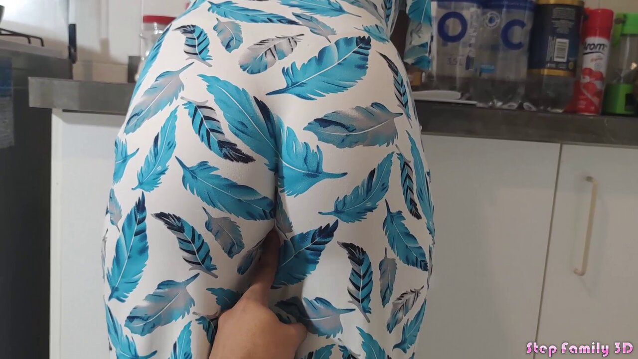 Meine schöne Stieftochter im blauen Kleid beim Kochen ist meine Sexsklavin, wenn ihre Betreuerin nicht zu Hause ist | xHamster