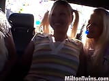 Miltontwins são dedados por lésbicas adolescentes snapshot 12