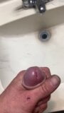 Sink masterbation con le mani sporche. un sacco di precum snapshot 1