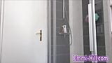 Une adolescente mince de 18 ans filmée sous la douche snapshot 1