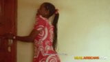 Geile Afrikaanse tantine die haar Nigeriaanse grote lul toyboy noemt snapshot 2