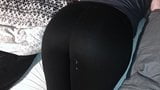 Sperma auf den Arsch, enge Leggings 03 snapshot 4