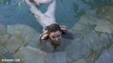 エマ・エヴィンズは水泳の外でオナニーする準備ができています snapshot 4