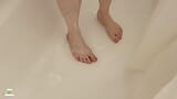 Regarder mes pieds sous la douche ? snapshot 7