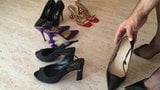 Tacones negros colgantes snapshot 8