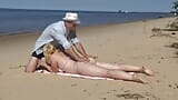 Connaissance d’une MILF sur la plage snapshot 8