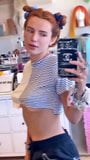 Bella Thorne-selfie onder de borsten 6-10-2020 snapshot 4