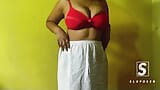 Sri Lankaanse tiener toont haar grote borsten snapshot 5