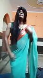 Crossdresser India Shreya Bhabhi dalam lagu Bollywood snapshot 11