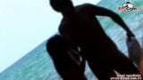 Trio amatoriale francese ffm in spiaggia con adolescenti magri snapshot 3
