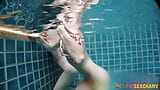 Eurosexdiary - duas meninas europeias fodidas na cara na piscina por pau grande snapshot 6