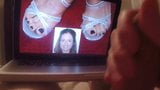 ช่วยตัวเองด้วยเท้าเซ็กซี่ของ danica mckellar ในส้นเท้า snapshot 2