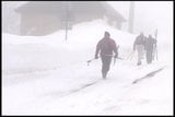 Milena incontra Babbo Natale sulla strada invernale snapshot 2