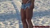 Femme musclée, belles jambes, abdos snapshot 2